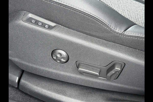 Peugeot 5008 T131PK AUT-8 7-Pers. Pano-Dak Elektr.Stoel+Geheug. Adaptive-Cruise Afn.Trekhaak Apple Android Carplay Navi 360-Camera Elektr.A-K Virtual Cockpit (Digidash) Pack City 1+2 Privacy Glas Orig.NLse auto, 1e eigenaar,  dealer onderhouden. € 45.000 nieuw!