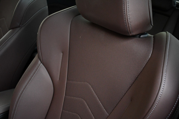 BMW X1 sDrive20i 170pk M-Sport Pano ACC HUD 360 H/K 19inch El-zetels