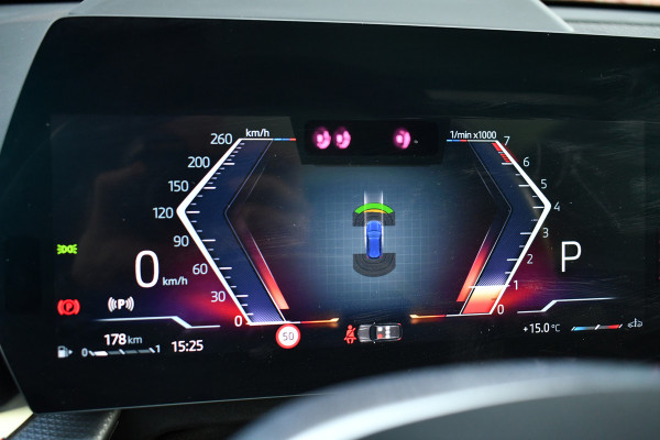 BMW X1 sDrive20i 170pk M-Sport Pano ACC HUD 360 H/K 19inch El-zetels