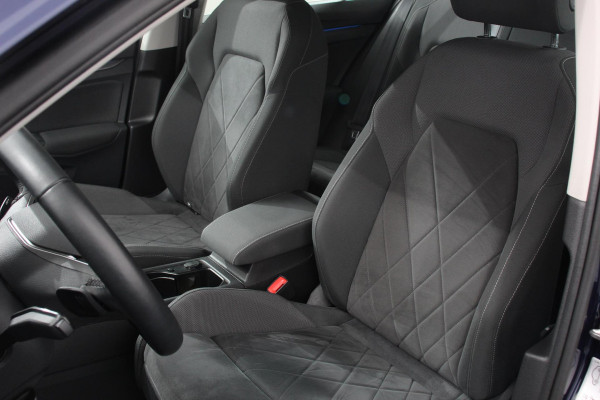 Volkswagen Golf 1.5 eTSI 150pk DSG Style | Navigatie | Apple Carplay/Android Auto | Parkeersensoren | Camera | Park Assist | Adaptive Cruise Control | Blind Spot Assist | Stoel- en stuurverwarming | Ledverlichting | Virtual Cockpit | Lane Assist | Climatronic