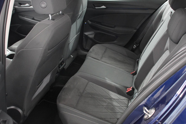 Volkswagen Golf 1.5 eTSI 150pk DSG Style | Navigatie | Apple Carplay/Android Auto | Parkeersensoren | Camera | Park Assist | Adaptive Cruise Control | Blind Spot Assist | Stoel- en stuurverwarming | Ledverlichting | Virtual Cockpit | Lane Assist | Climatronic