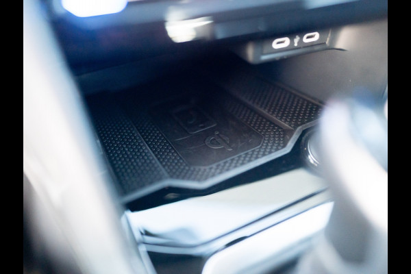 Volkswagen T-Roc 1.5 TSI 150Pk DSG Style | Trekhaak afnb. | IQ Light | Allseason banden | Prijs Rijklaar!!