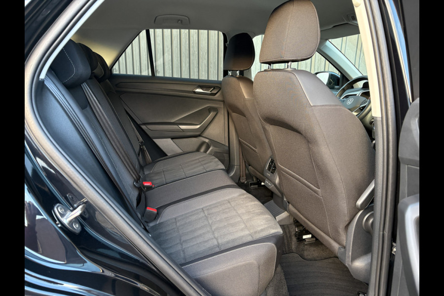 Volkswagen T-Roc 1.5 TSI 150Pk DSG Style | Trekhaak afnb. | IQ Light | Allseason banden | Prijs Rijklaar!!