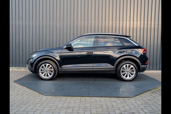 Volkswagen T-Roc 1.5 TSI 150Pk DSG Style | Trekhaak afnb. | IQ Light | Allseason banden | Prijs Rijklaar!!