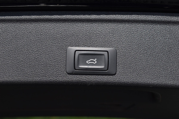 Audi A4 Avant 35 TFSI 150PK S-TRONIC SPORT EDITION NAVI/PDC/LED