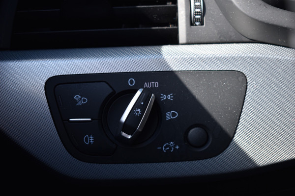 Audi A4 Avant 35 TFSI 150PK S-TRONIC SPORT EDITION NAVI/PDC/LED