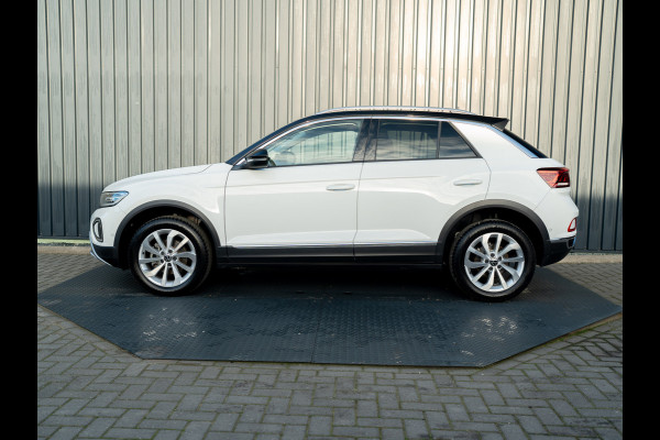 Volkswagen T-Roc 1.5 TSI 150Pk DSG Style | Trekhaak afnb. | IQ Light | Allseason banden | Prijs Rijklaar!!