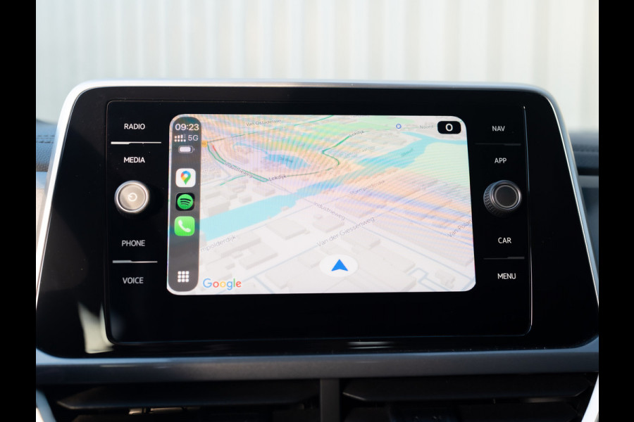 Volkswagen T-Roc 1.5 TSI 150Pk DSG Style | Trekhaak afnb. | IQ Light | Allseason banden | Prijs Rijklaar!!