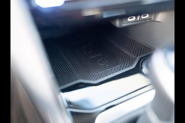 Volkswagen T-Roc 1.5 TSI 150Pk DSG Style | Trekhaak afnb. | IQ Light | Allseason banden | Prijs Rijklaar!!