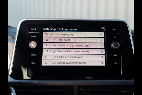 Volkswagen T-Roc 1.5 TSI 150Pk DSG Style | Trekhaak afnb. | IQ Light | Allseason banden | Prijs Rijklaar!!