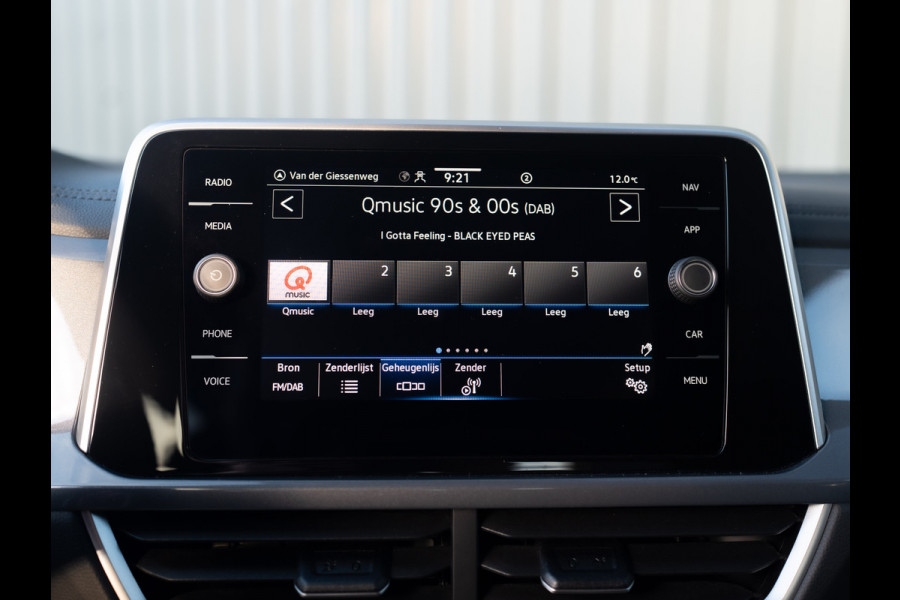 Volkswagen T-Roc 1.5 TSI 150Pk DSG Style | Trekhaak afnb. | IQ Light | Allseason banden | Prijs Rijklaar!!