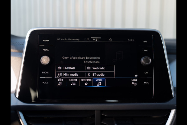 Volkswagen T-Roc 1.5 TSI 150Pk DSG Style | Trekhaak afnb. | IQ Light | Allseason banden | Prijs Rijklaar!!