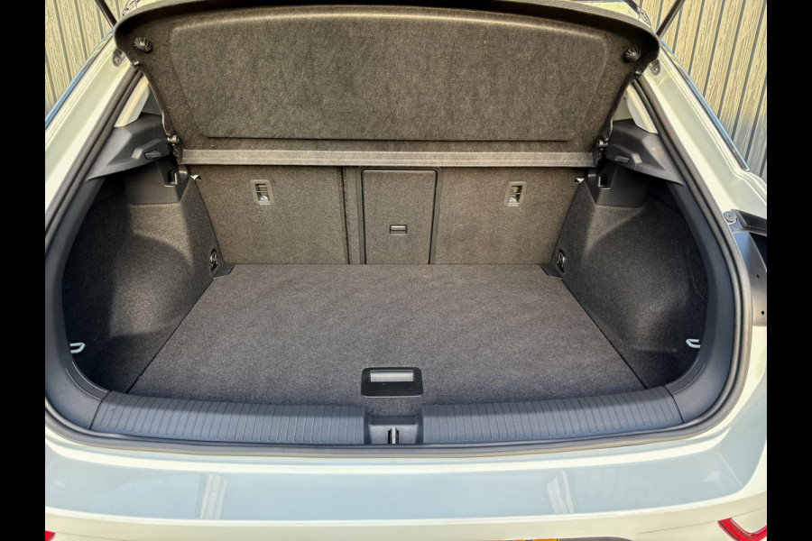 Volkswagen T-Roc 1.5 TSI 150Pk DSG Style | Trekhaak afnb. | IQ Light | Allseason banden | Prijs Rijklaar!!