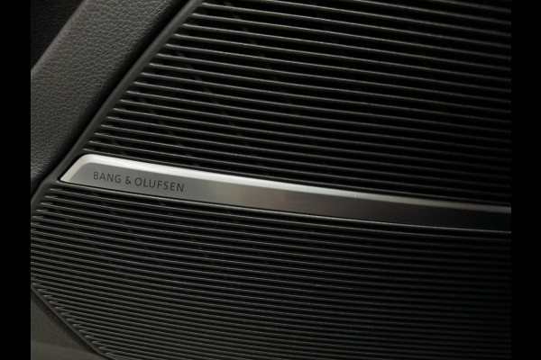 Audi Q8 55 TFSI e Quattro Competition S-Line Pano RS-Seats Sfeer Luchtver. B&O 360º