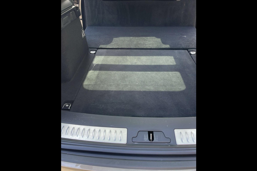Land Rover Range Rover Velar 2.0 4x4 R-DYNAMIC/PANO/VIRTUAL/GRIJS-KENTEKEN