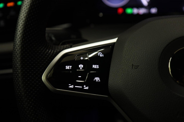 Volkswagen Golf 2.0 TSI GTI CLUBSPORT 45 JAHRE /PANO/AKRA/IQ-LIGHT/KEYLES/VOLL