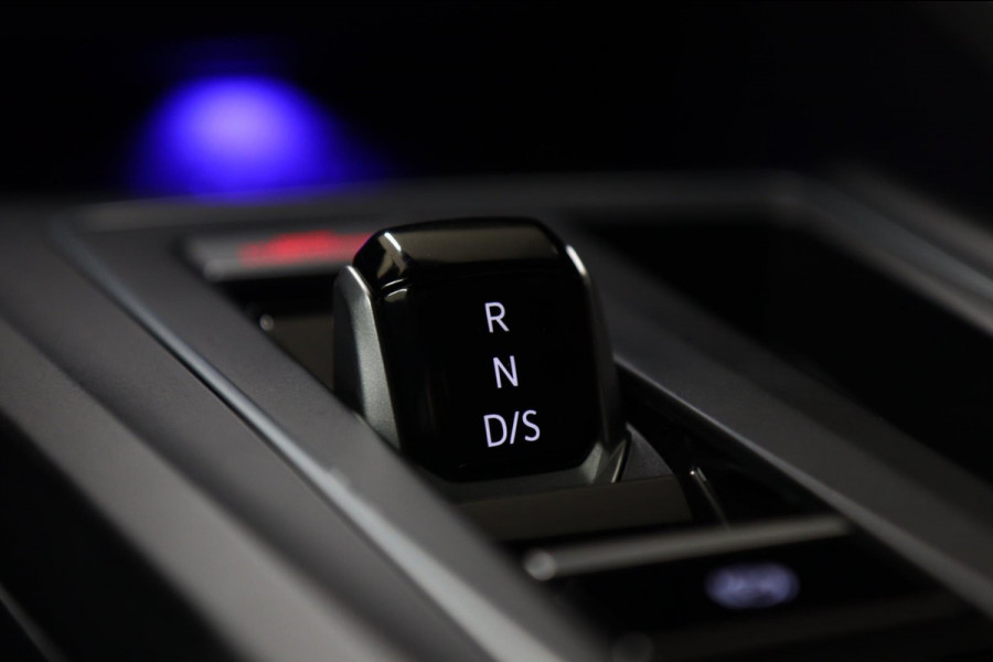 Volkswagen Golf 2.0 TSI GTI CLUBSPORT 45 JAHRE /PANO/AKRA/IQ-LIGHT/KEYLES/VOLL