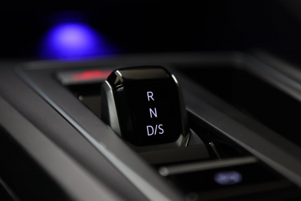 Volkswagen Golf 2.0 TSI GTI CLUBSPORT 45 JAHRE /PANO/AKRA/IQ-LIGHT/KEYLES/VOLL