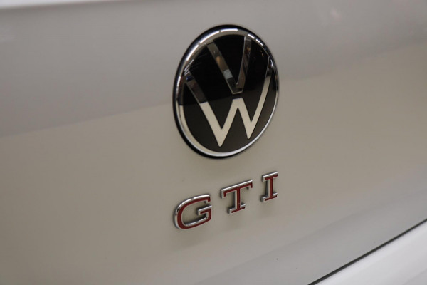 Volkswagen Golf 2.0 TSI GTI CLUBSPORT 45 JAHRE /PANO/AKRA/IQ-LIGHT/KEYLES/VOLL