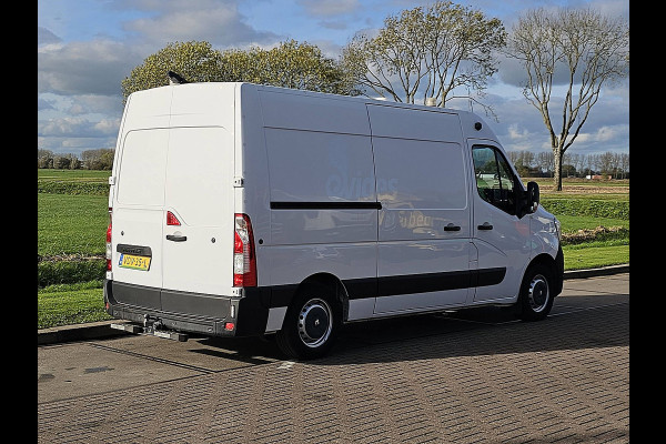 Renault Master T35 2.3 dCi 135 L2H2 airco, camera, trekhaak, opstap, 96 dkm.