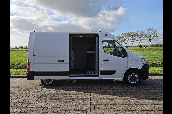 Renault Master T35 2.3 dCi 135 L2H2 airco, camera, trekhaak, opstap, 96 dkm.