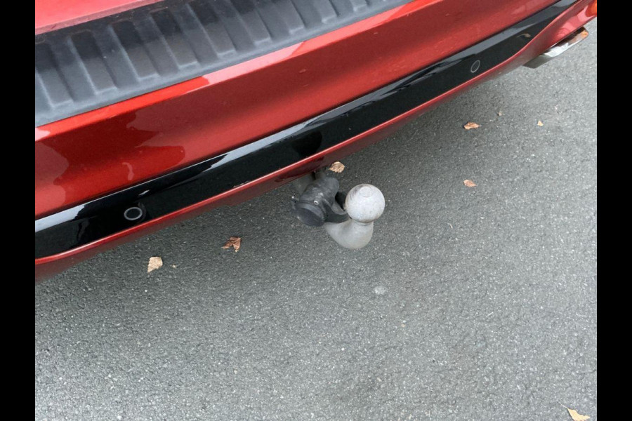 Ford Kuga 2.5 PHEV ST-Line X | Wegklapbare trekhaak | Panoramadak | Speciale kleur "Sedona Orange" | Winter Pack | Rode remklauwen