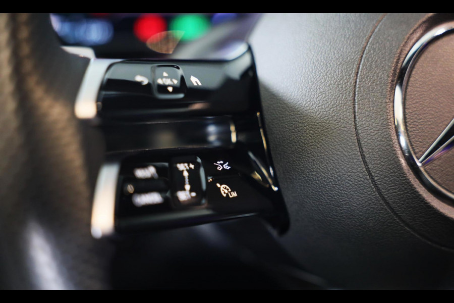 Mercedes-Benz E-Klasse Estate 300 e AMG Line / HYPERSCREEN / Acc / Lane Assist / Dode Hoek / Head Up / 360 Camera / Leder / Pano