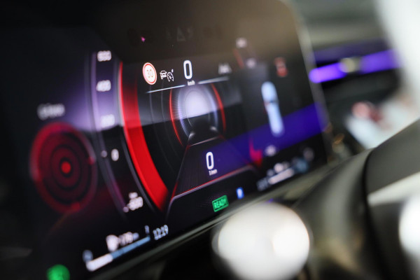 Mercedes-Benz E-Klasse Estate 300 e AMG Line / HYPERSCREEN / Acc / Lane Assist / Dode Hoek / Head Up / 360 Camera / Leder / Pano