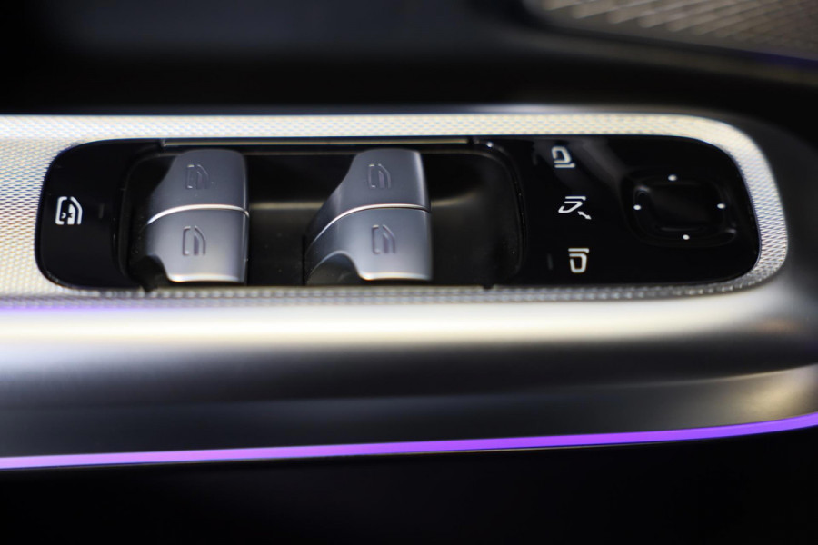 Mercedes-Benz E-Klasse Estate 300 e AMG Line / HYPERSCREEN / Acc / Lane Assist / Dode Hoek / Head Up / 360 Camera / Leder / Pano