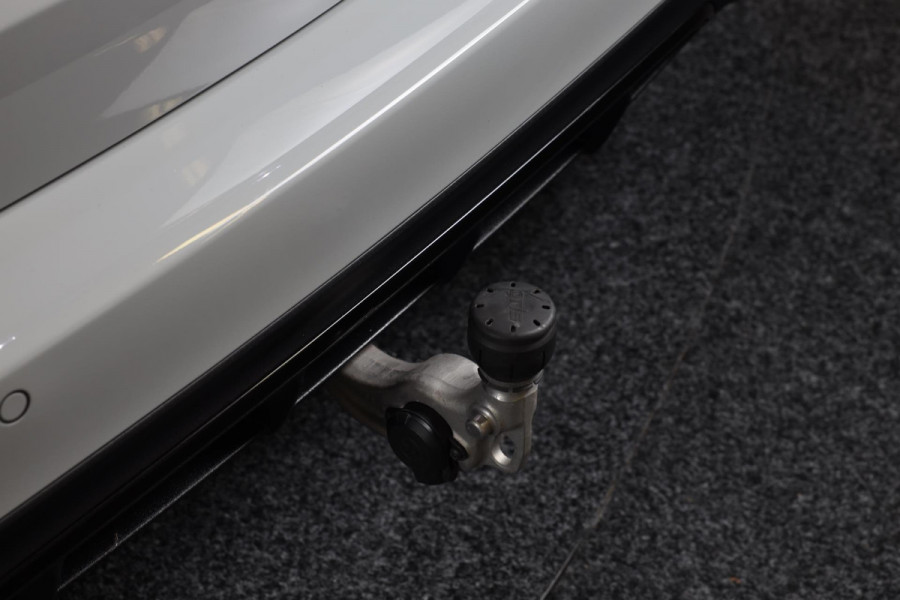 Mercedes-Benz E-Klasse Estate 300 e AMG Line / HYPERSCREEN / Acc / Lane Assist / Dode Hoek / Head Up / 360 Camera / Leder / Pano