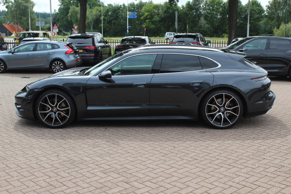 Porsche Taycan Sport Turismo 79 kWh / SoH 90.8% / Panoramadak / Camera / Adaptieve stoelen / Luchtvering / 21'' / Bose / Keyless / Sportchrono / Stoelverwarming / DAB / ACC