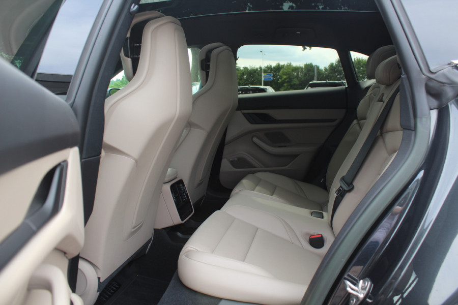 Porsche Taycan Sport Turismo 79 kWh / SoH 90.8% / Panoramadak / Camera / Adaptieve stoelen / Luchtvering / 21'' / Bose / Keyless / Sportchrono / Stoelverwarming / DAB / ACC