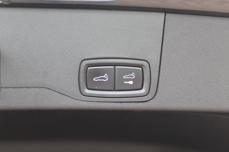 Porsche Taycan Sport Turismo 79 kWh / SoH 90.8% / Panoramadak / Camera / Adaptieve stoelen / Luchtvering / 21'' / Bose / Keyless / Sportchrono / Stoelverwarming / DAB / ACC