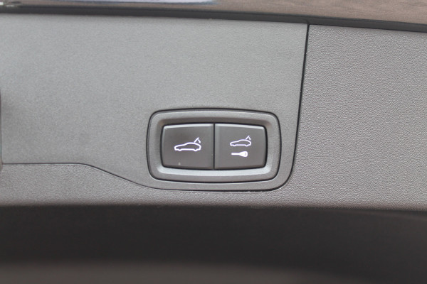 Porsche Taycan Sport Turismo 79 kWh / SoH 90.8% / Panoramadak / Camera / Adaptieve stoelen / Luchtvering / 21'' / Bose / Keyless / Sportchrono / Stoelverwarming / DAB / ACC