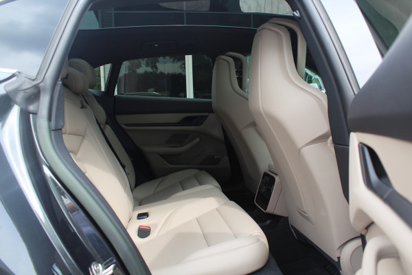 Porsche Taycan Sport Turismo 79 kWh / SoH 90.8% / Panoramadak / Camera / Adaptieve stoelen / Luchtvering / 21'' / Bose / Keyless / Sportchrono / Stoelverwarming / DAB / ACC