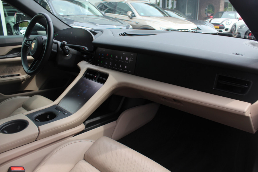 Porsche Taycan Sport Turismo 79 kWh / SoH 90.8% / Panoramadak / Camera / Adaptieve stoelen / Luchtvering / 21'' / Bose / Keyless / Sportchrono / Stoelverwarming / DAB / ACC