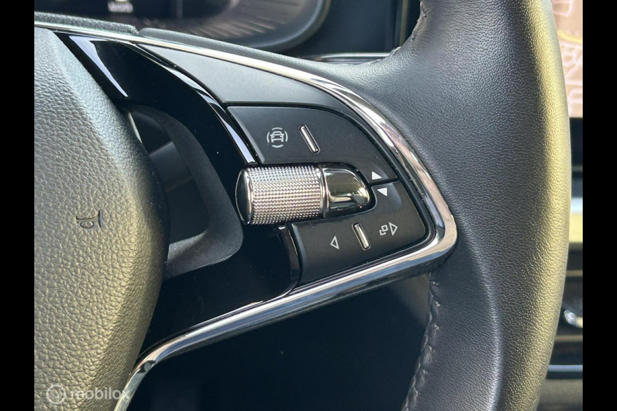 Škoda Kamiq 1.0 TSI Ambition FM Navigatie / carplay / 17" / clima / chroom / 61.694 KM!!
