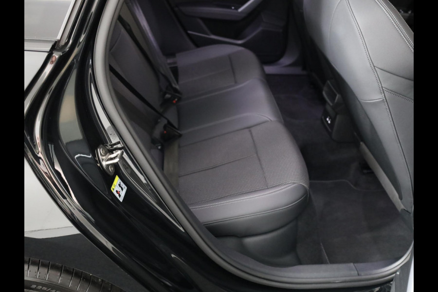 Audi A3 Sportback 30 TFSI S edition 115 PK Automaat | 50% korting op pakket | Verlengde garantie |  Navigatie | Park pakket | Zwart optiek | Privacy glas |