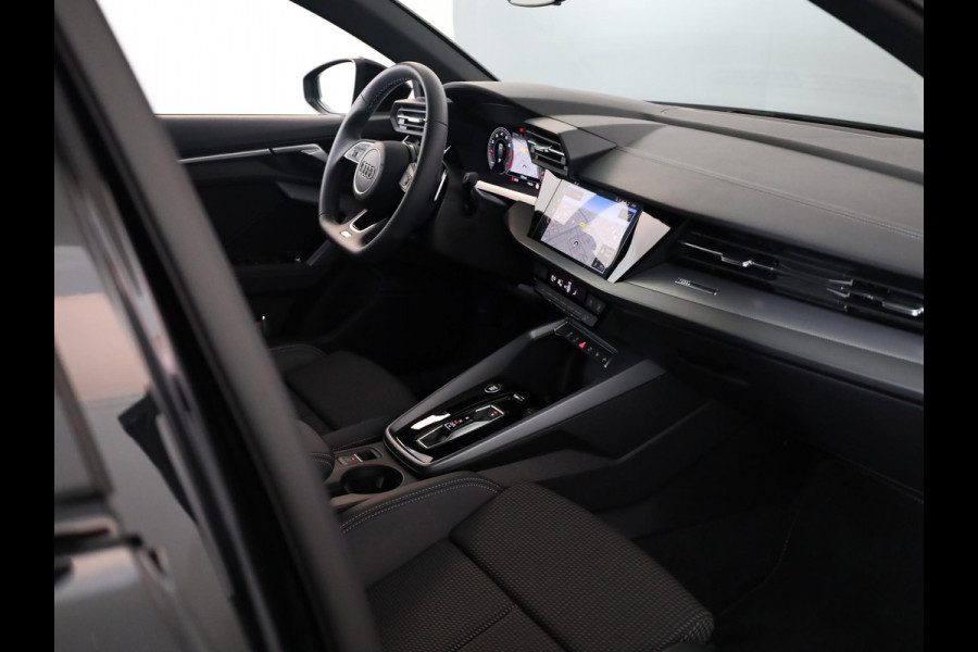 Audi A3 Sportback 30 TFSI S edition 115 PK Automaat | 50% korting op pakket | Verlengde garantie |  Navigatie | Park pakket | Zwart optiek | Privacy glas |