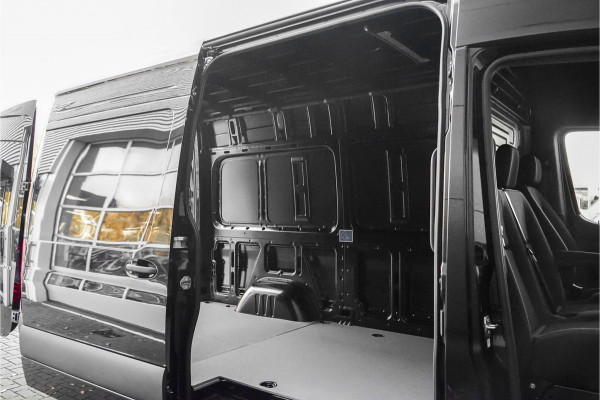 Mercedes-Benz Sprinter 319 1.9 CDI L2H2 RWD BPM Vrij Distronic Camera LED Navi Trekhaak 3.5T