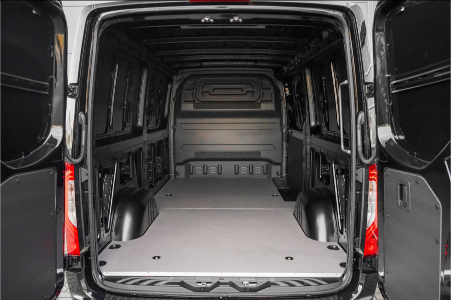 Mercedes-Benz Sprinter 319 1.9 CDI L2H1 Black Pack Vol 20" Distronic Camera Trekhaak 3.5T