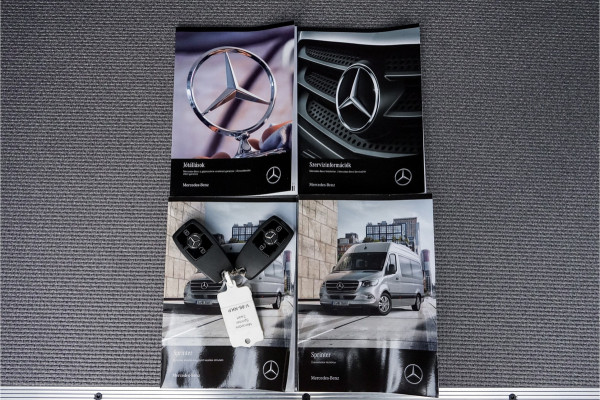 Mercedes-Benz Sprinter 319 1.9 CDI L2H1 Black Pack Vol 20" Distronic Camera Trekhaak 3.5T