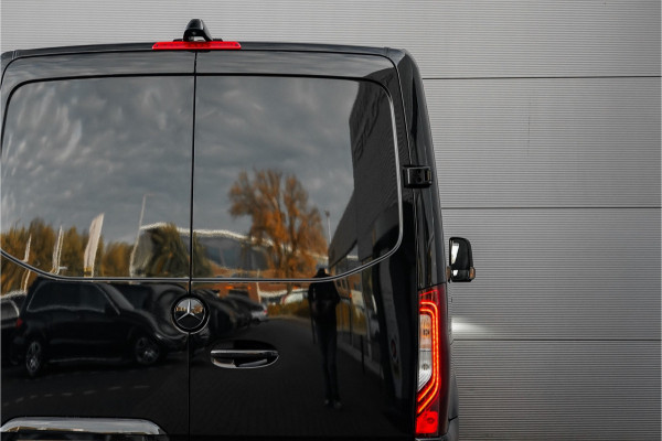 Mercedes-Benz Sprinter 319 1.9 CDI L2H1 Black Pack Vol 20" Distronic Camera Trekhaak 3.5T