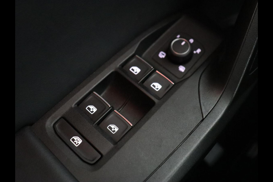 Seat Leon 1.5 eTSI FR Launch Edition | Stoelverwarming | Carplay | Adaptive cruise | Dynamic Chassis Control | Keyless | Sfeerverlichting | Stuurverwarming | Navigatie | Parkeerhulp