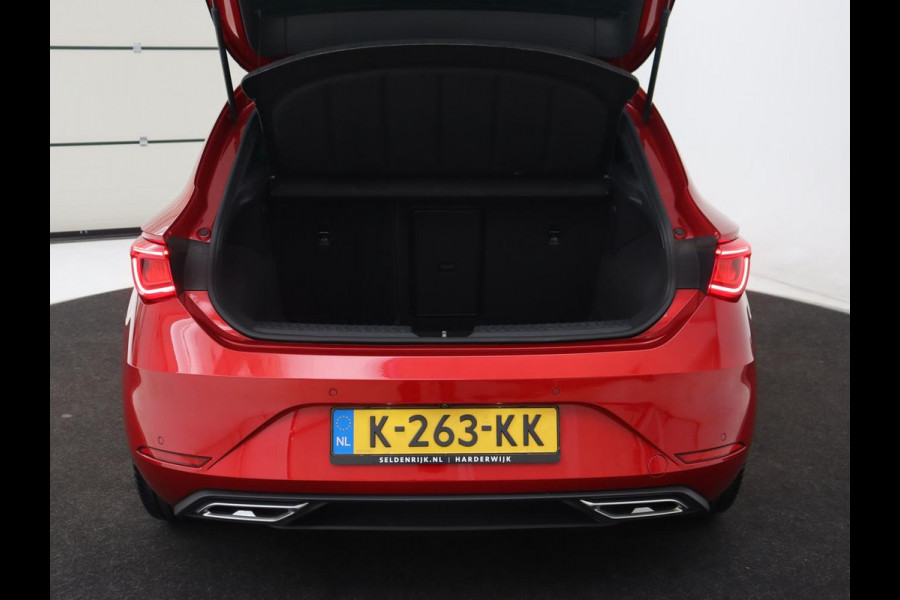 Seat Leon 1.5 eTSI FR Launch Edition | Stoelverwarming | Carplay | Adaptive cruise | Dynamic Chassis Control | Keyless | Sfeerverlichting | Stuurverwarming | Navigatie | Parkeerhulp