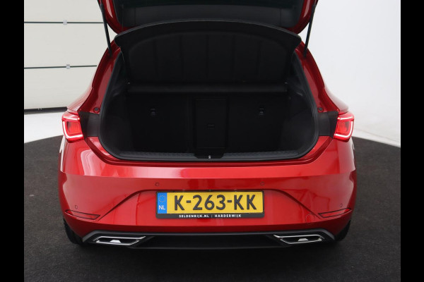 Seat Leon 1.5 eTSI FR Launch Edition | Stoelverwarming | Carplay | Adaptive cruise | Dynamic Chassis Control | Keyless | Sfeerverlichting | Stuurverwarming | Navigatie | Parkeerhulp