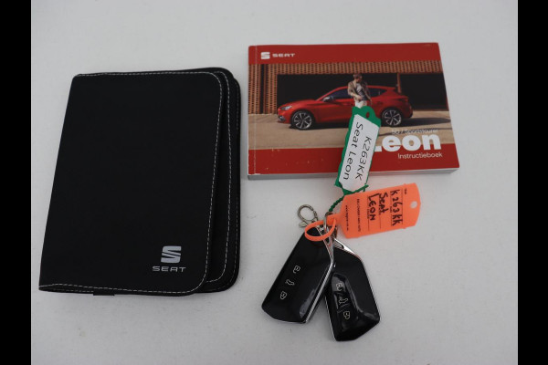 Seat Leon 1.5 eTSI FR Launch Edition | Stoelverwarming | Carplay | Adaptive cruise | Dynamic Chassis Control | Keyless | Sfeerverlichting | Stuurverwarming | Navigatie | Parkeerhulp