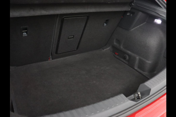 Seat Leon 1.5 eTSI FR Launch Edition | Stoelverwarming | Carplay | Adaptive cruise | Dynamic Chassis Control | Keyless | Sfeerverlichting | Stuurverwarming | Navigatie | Parkeerhulp