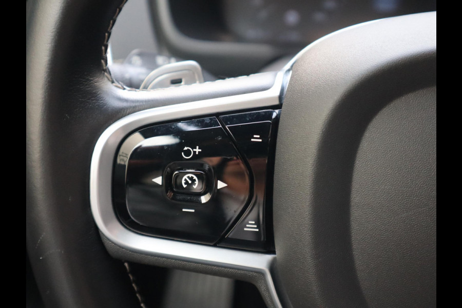 Volvo XC90 2.0 T8 Twin Engine AWD Inscription Automaat / 7 Persoons / Panoramadak / Harman Kardon / Comfortstoelen / Trekhaak / 20 Inch / Stoelverwarming / Achteruitrijcamera / LED / Elektrisch Verstelbare Stoelen