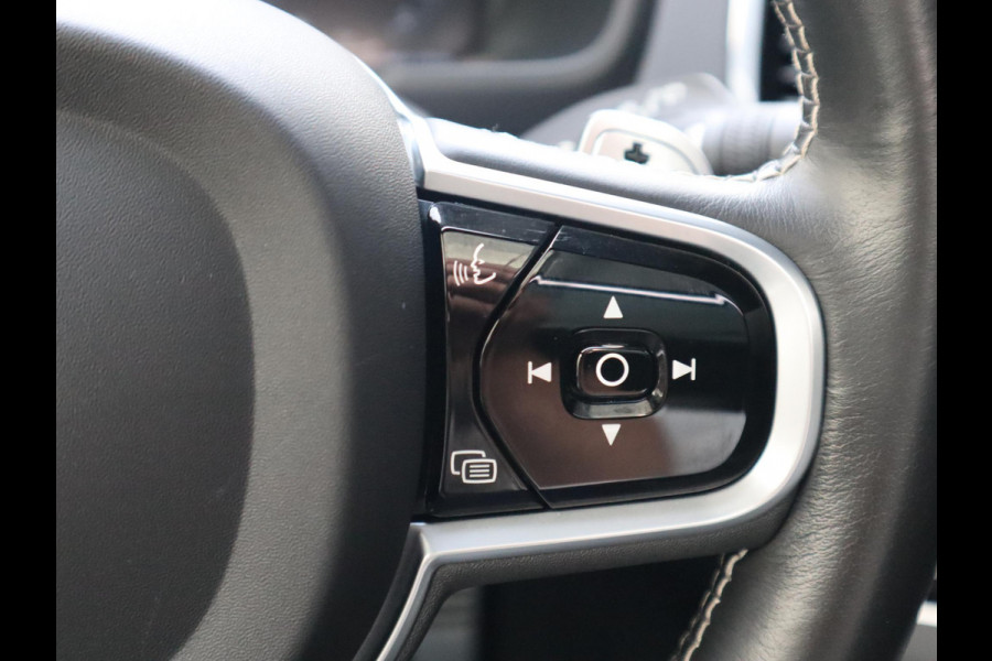 Volvo XC90 2.0 T8 Twin Engine AWD Inscription Automaat / 7 Persoons / Panoramadak / Harman Kardon / Comfortstoelen / Trekhaak / 20 Inch / Stoelverwarming / Achteruitrijcamera / LED / Elektrisch Verstelbare Stoelen